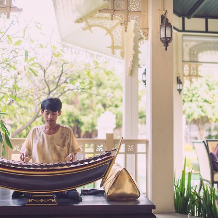Wora Bura Hua Hin Resort & Spa Ngoại thất bức ảnh Thai musician playing the Ranat Ek