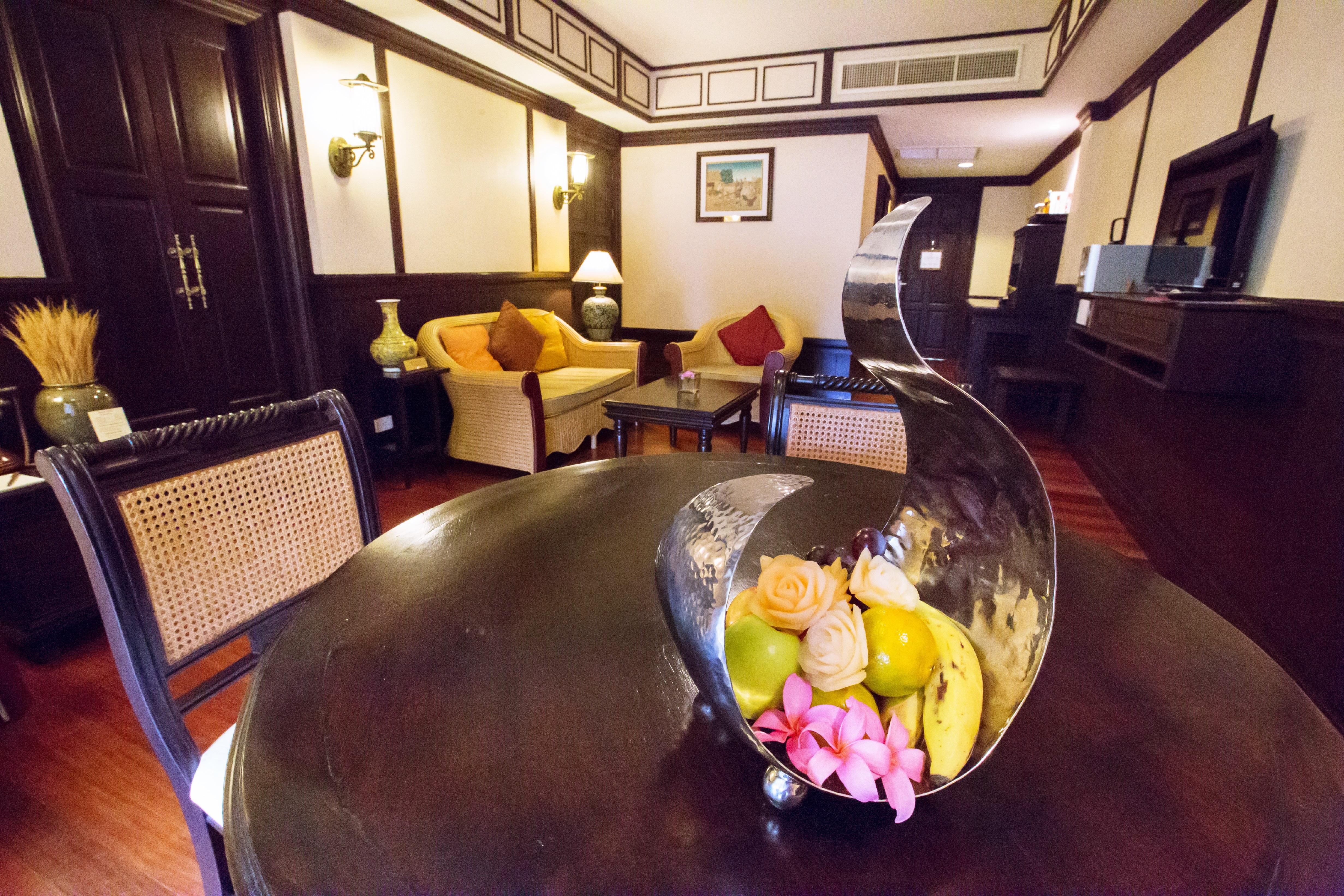 Wora Bura Hua Hin Resort & Spa Ngoại thất bức ảnh A suite at the hotel