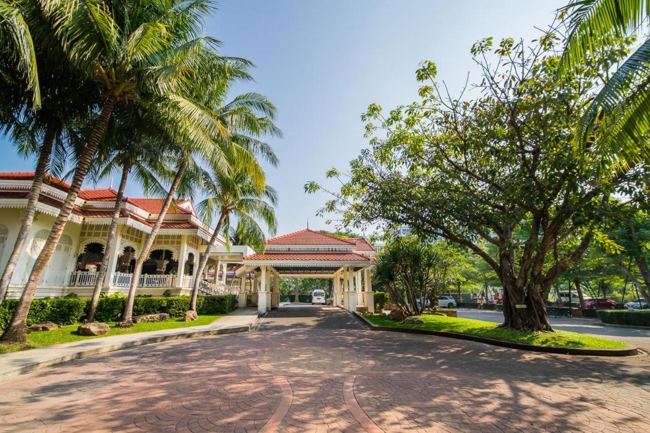 Wora Bura Hua Hin Resort & Spa Ngoại thất bức ảnh The entrance of the Royal Thai Police Museum